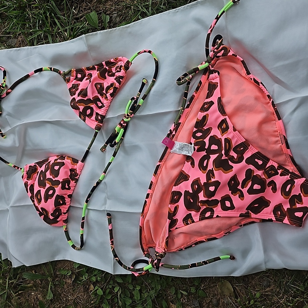 Op String Bikini - Picture 5 of 11